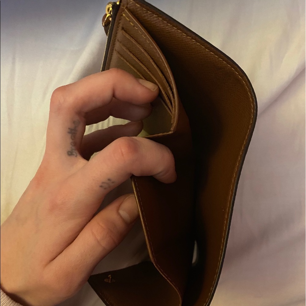 LV wallet - Picture 2 of 4